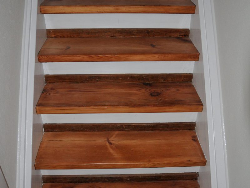 Alte Holztreppe geschliffen und versiegelt