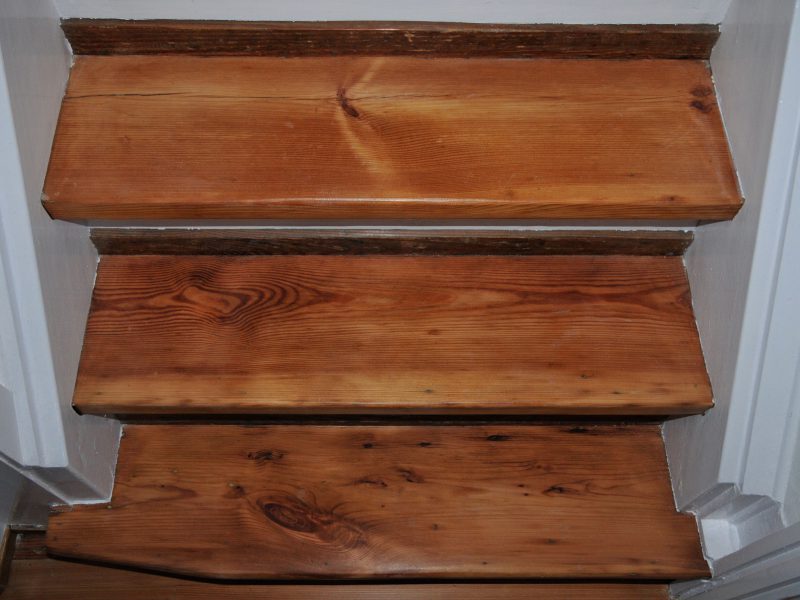 Alte Holztreppe geschliffen und versiegelt