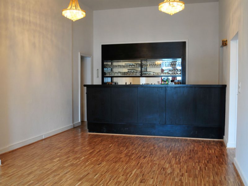 Mosaikparkett Brauneiche Parallelverband im Foyer eines Theaters