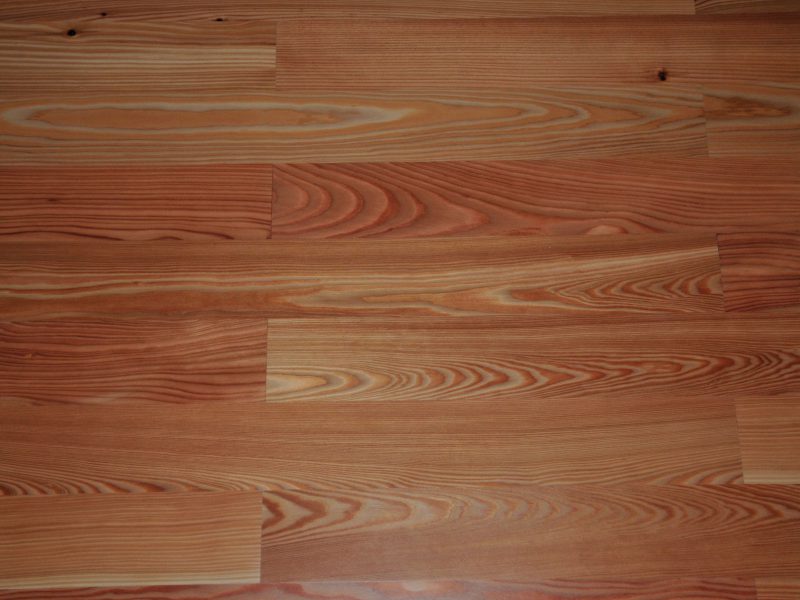 Pitch Pine Dielen auf Holzlagern verschraubt in Jugendstilvilla